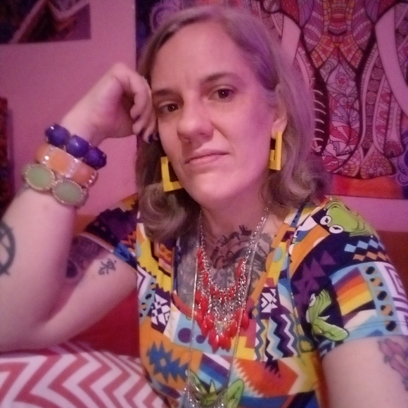 Meet your Posher, Jennifer - Picture 2 of 2